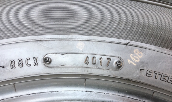 ยางใหม่ป้ายแดง Dunlop 215-70-16 ปลายปี 17 ตุ่มเส้นสีชัดๆทุกเส้น ยางใหม่ป้ายแดง Dunlop 215-70-16 ปลายปี 17 ตุ่มเส้นสีชัดๆทุกเส้น