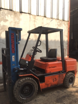 ขายรถยกโฟร์คลิฟท์ยี่ห้อkomat'su ดีเซล 3ตัน ขายรถยกโฟร์คลิฟท์ยี่ห้อkomat'su ดีเซล 3ตัน