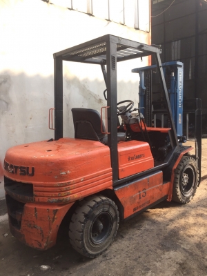 ขายรถยกโฟร์คลิฟท์ยี่ห้อkomat'su ดีเซล 3ตัน ขายรถยกโฟร์คลิฟท์ยี่ห้อkomat'su ดีเซล 3ตัน