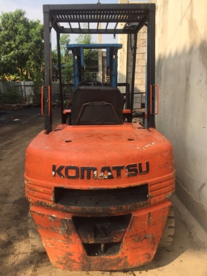 ขายรถยกโฟร์คลิฟท์ยี่ห้อkomat'su ดีเซล 3ตัน ขายรถยกโฟร์คลิฟท์ยี่ห้อkomat'su ดีเซล 3ตัน