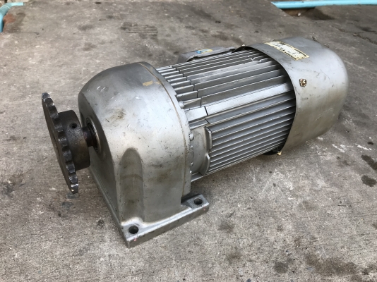 ขายมอเตอร์เกียร์ Mitsubishi 1HP. 380V อัตราทด 1:15 มีระบบเบรคในตัว สภาพสวย พร้อมใช้งาน