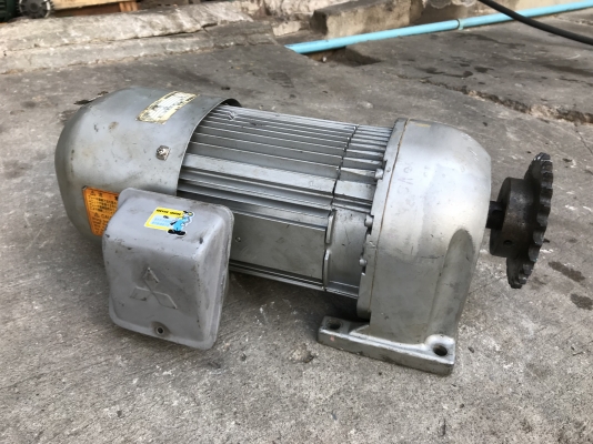 ขายมอเตอร์เกียร์ Mitsubishi 1HP. 380V อัตราทด 1:15 มีระบบเบรคในตัว สภาพสวย พร้อมใช้งาน