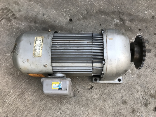 ขายมอเตอร์เกียร์ Mitsubishi 1HP. 380V อัตราทด 1:15 มีระบบเบรคในตัว สภาพสวย พร้อมใช้งาน