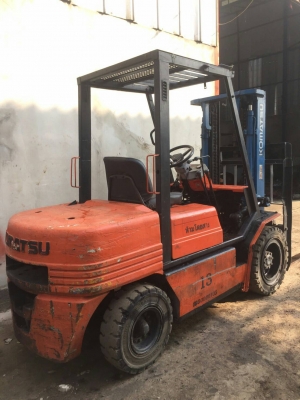 ขายรถยกโฟร์คลิฟท์ยี่ห้อkomat'su 3ตัน ดีเซล เสาสูง3เมตร