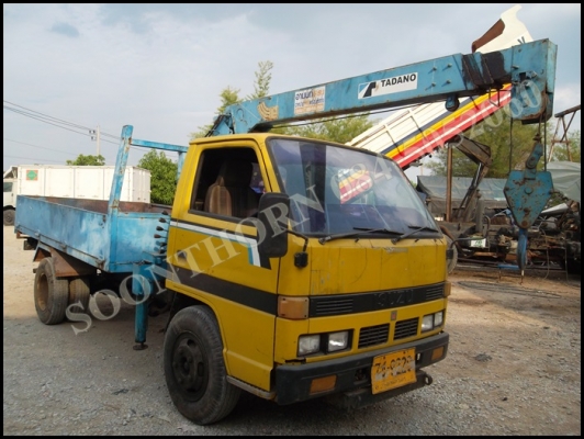 ขายด่วน รถบรรทุก 6 ล้อ ISUZU พร้อมเครน TADANO 2.5 ตัน 3 ปลอก พร้อมใช้งาน ราคาสุดคุ้ม