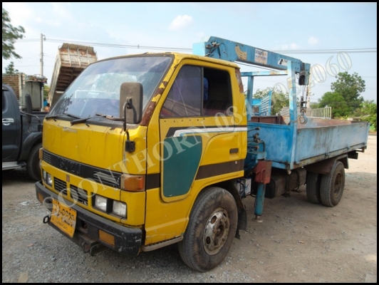 ขายด่วน รถบรรทุก 6 ล้อ ISUZU พร้อมเครน TADANO 2.5 ตัน 3 ปลอก พร้อมใช้งาน ราคาสุดคุ้ม