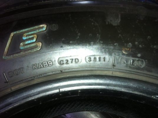 ขายยาง265/65/17สถาพสวย ไม่ร้าว ไม่บวม ปี2011