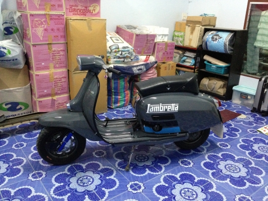 ขายสองคันที่แตกต่าง