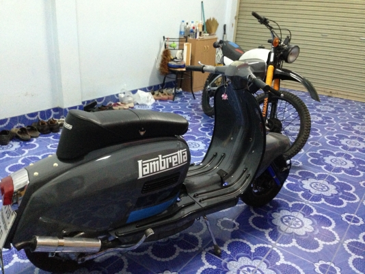 ขายสองคันที่แตกต่าง