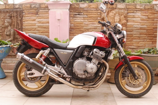CB400 ทะเบียนแท้โอนขนส่ง ท่อสูตรยกชุด WR'S สภาพสวยๆช้าอดนะครับ