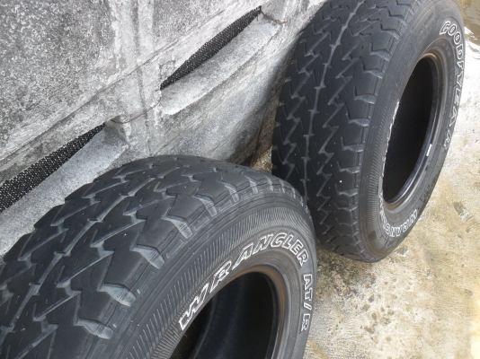 ยาง GoodYear 235/75R15 สวยๆ 1 คู่ ยาง GoodYear 235/75R15 สวยๆ 1 คู่