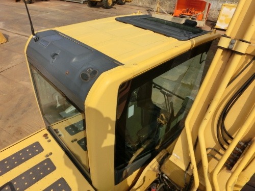 Komatsu PC 200LC-8 2006 YR 3002 HR From japan Komatsu PC 200LC-8 2006 YR 3002 HR From japan