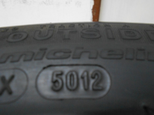 ขายยาง bridestone Dueler H/T 265/60/18 ปลายปี 12 ถอดป้ายแดง ขายยาง bridestone Dueler H/T 265/60/18 ปลายปี 12 ถอดป้ายแดง