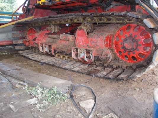 เพื่อนฝากประกาศครับ  ขายชุดตัวเดินรถเกี่ยวข้าวศักดิ์พัฒนา อยู่ จ.สุรินทร์