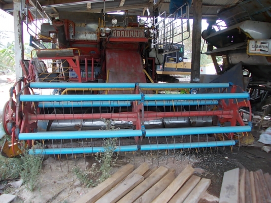 ขายชุดบนรถเกี่ยวข้าวศักดิ์พัฒนา อยู่ จ.สุรินทร์