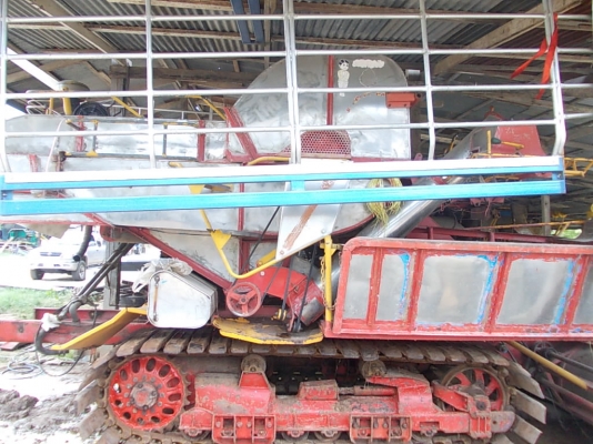 ขายชุดบนรถเกี่ยวข้าวศักดิ์พัฒนา อยู่ จ.สุรินทร์