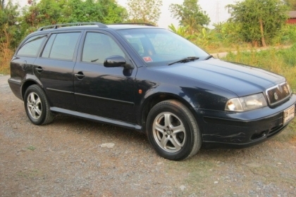 ขายสโกด้า octavia ตัวแวนวางเครื่องติดแก๊สพร้อมใช้