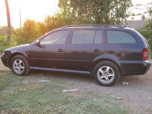ขายสโกด้า octavia ตัวแวนวางเครื่องติดแก๊สพร้อมใช้