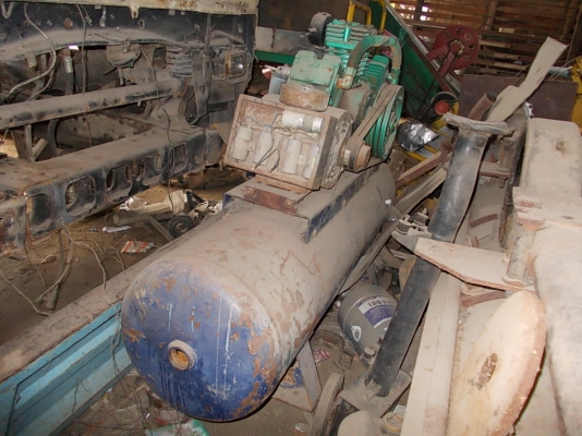 เพื่อนฝากประกาศครับ  ขายปั้มลม ขนาด 400 ลิตร อยู่ จ.สุรินทร์