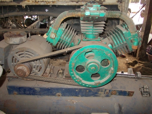 เพื่อนฝากประกาศครับ  ขายปั้มลม ขนาด 400 ลิตร อยู่ จ.สุรินทร์