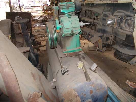 เพื่อนฝากประกาศครับ  ขายปั้มลม ขนาด 400 ลิตร อยู่ จ.สุรินทร์