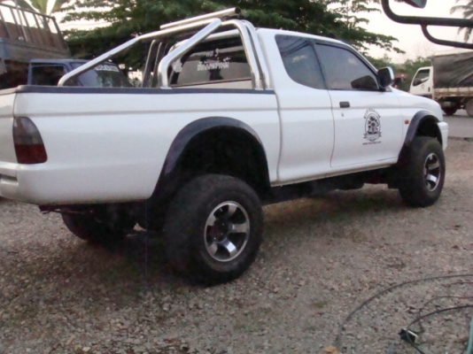 สตราด้า โฟว์วีล ปี41 ภาษีเต็ม เอกสารพร้อมโอนรถอยู่จังหวัดน่าน