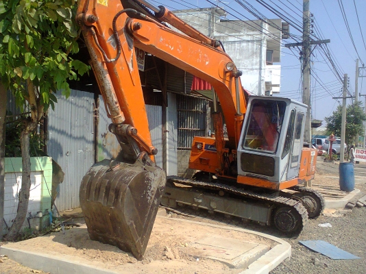 ขายแบคโฮ HITASHI รุ่น1 เครื่อง ISUZU 165