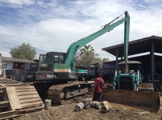 Komatsu pc 100  รุ่น 3 บูมยาว  14  เมตร  สภาพพร้อมใช้งาน