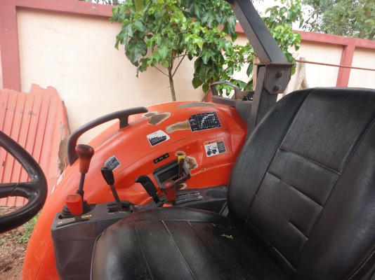 ขายรถไถล้อยาง KUBOTA M7040 ขายรถไถล้อยาง KUBOTA M7040