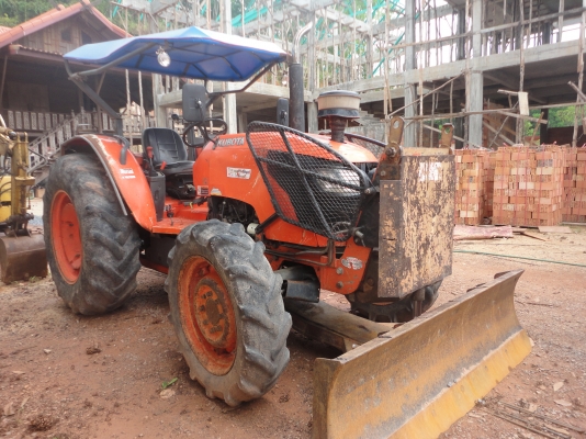 ขายรถไถล้อยาง KUBOTA M7040 ขายรถไถล้อยาง KUBOTA M7040