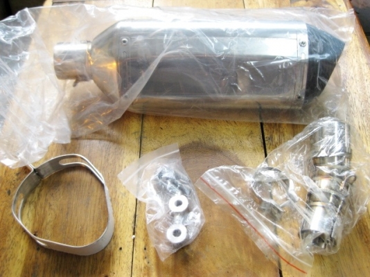 ขายท่อไอเสียสแตนเลสหุ้มปลายเคฟล่าใช้กับ Kawasaki ER6n หรือกับรถยี่ห้ออื่น