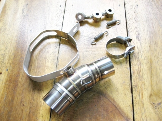 ขายท่อไอเสียสแตนเลสหุ้มปลายเคฟล่าใช้กับ Kawasaki ER6n หรือกับรถยี่ห้ออื่น