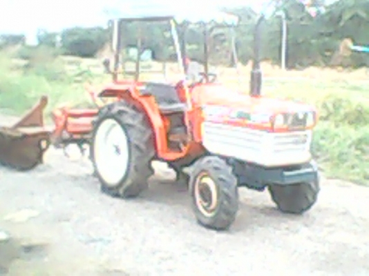 KUBOTA l2002dt เพลายอย ขับเคลื่อนสี่ล้อ มีโรตารี่ ผานสี่ สภาพดี ไม่มีซึม สภาพสวย ราคาถูก ใช้งานได้เลย สนใจติดต่อ 089-9638932 อยู่ อำเภอ ชัยบาดาล จังหวัด ลพบุรี