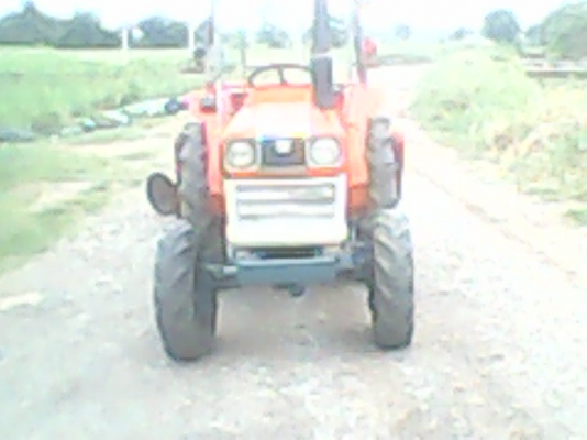 KUBOTA l2002dt เพลายอย ขับเคลื่อนสี่ล้อ มีโรตารี่ ผานสี่ สภาพดี ไม่มีซึม สภาพสวย ราคาถูก ใช้งานได้เลย สนใจติดต่อ 089-9638932 อยู่ อำเภอ ชัยบาดาล จังหวัด ลพบุรี