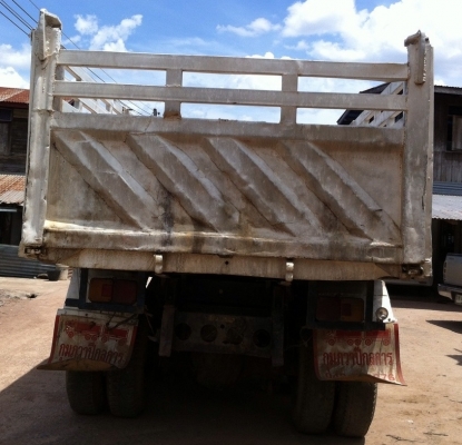 MITSUBISHI FUSO FN527 - 195 HP 6D16 TD2343 สิบล้อดั๊มพ์ 2 เพลา กระบะดั๊มพ์เหล็ก 12 ตันของสามมิตรลอนเฉียง เครื่องแน่นดีแรงดีไม่เยิ้ม หัวเก๋งสีบางเดิมภายในสวยครบ แอร์เย็น พ.เพาเวอร์ เบรคทริ๊ปฟี้ ช่วงล่างใหญ่คัชซีสวยมากๆไม่มีที่ติ ยางสภาพดี 10 เส้นประมาณ 80\%