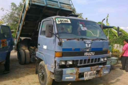 ขายด่วน 6 ล้อดั้มพ์ Isuzu 175 แรงชัชซี NRR