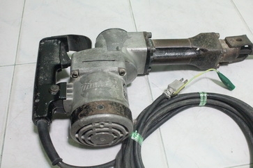 เครื่องสกัดคอนกรีตไฟฟ้ายี่ห้อ makita hm1201 สภาพดีพร้อมใช้งานครับ