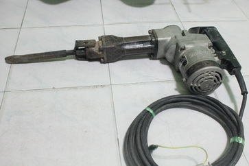 เครื่องสกัดคอนกรีตไฟฟ้ายี่ห้อ makita hm1201 สภาพดีพร้อมใช้งานครับ