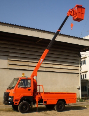 ขายรถกระเช้า 4 ล้อ ติดชุดเครน รุ่น JV 84