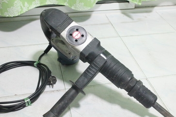 เครื่องสกัดคอนกรีตไฟฟ้ายี่ห้อ RYOBI รุ่นCH-470 สภาพเกิน90เปอร์เซนต์