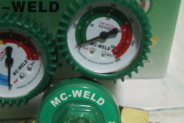 ตัวปรับแรงดันอ๊อกซิเยน ยี่ห้อ MC-WELD ราคาไม่แพงครับ