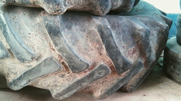 ยางรถไถโอตานิ สภาพสวยๆไม่มีฉีก