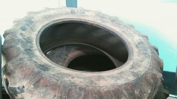 ยางรถไถโอตานิ สภาพสวยๆไม่มีฉีก