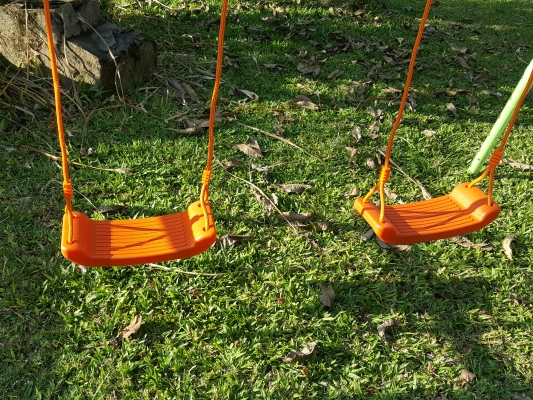 ชิงช้าเด็กและม้าโยก