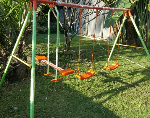 ชิงช้าเด็กและม้าโยก