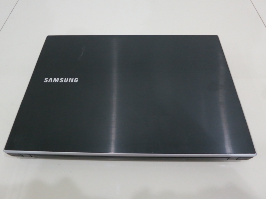 โน๊ตบุ๊ค Samsung 300V Core i5-2410M 2.3 GHz Ram 4G HDD 640 GB มีการ์ดจอ ที่ชาร์ท กระเป๋า