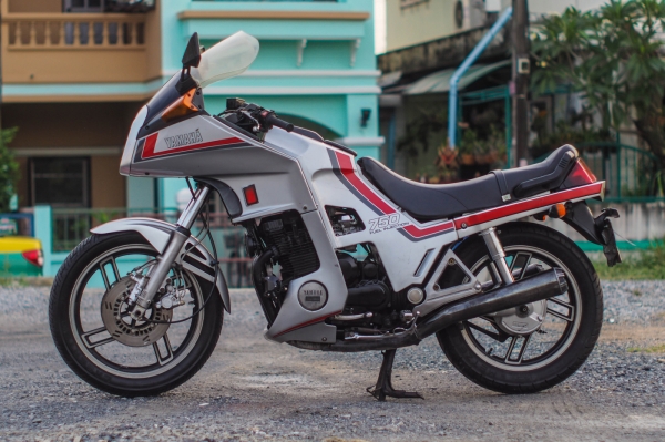 YAMAHA XJ750D ปี1983 ทะเบียนแท้พร้อมโอน YAMAHA XJ750D ปี1983 ทะเบียนแท้พร้อมโอน