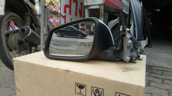 กระจกมองข้าง bmw f30 ข้างซ้าย 12,000 บาท