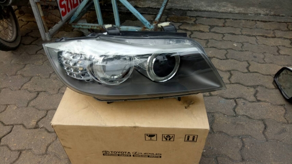 ไฟหน้า BMW E90 ข้างขวา 8,000 บาท