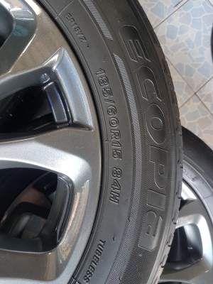ขายล้อ Mazda 2 SKYACTIV ขอบ15 สีกัน (4รู100)พร้อมยาง185/60/15 ปี15
